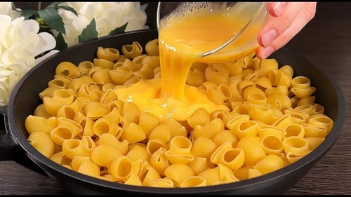 پاستا با تخم‌مرغ در ماهیتابه: یک شام فوری و خوشمزه