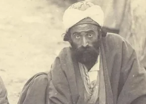 عکس یادگاری مارگیرها با مار در دوران قاجار