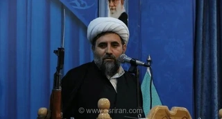 امام جمعه اصفهان: باید ادبیات انتقامی را در برابر دشمن تقویت کنیم و پوزه آمریکا را به خاک بمالیم