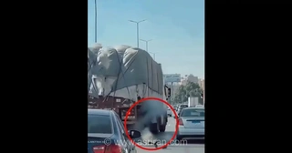 واکنش قهرمانانه راننده تریلی در مصر؛ نجات معجزه‌آسای کامیون در حال سقوط از یک فاجعه مرگبار