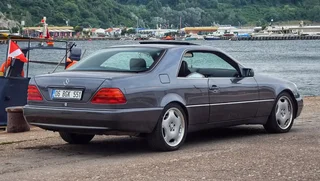 مرسدس بنز CL500 دهه ۹۰ در قاب صبحگاهی