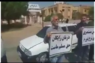 تجمع اعتراضی بازنشستگان تامین اجتماعی اهواز در گرمای طاقت‌فرسای ۵۰ درجه برای پیگیری مطالبات معیشتی و درمانی
