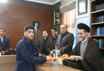 ورزش، خط مقدم پیشگیری از آسیب‌های اجتماعی است/ کشتی‌گیر شیرازی تقدیر شد