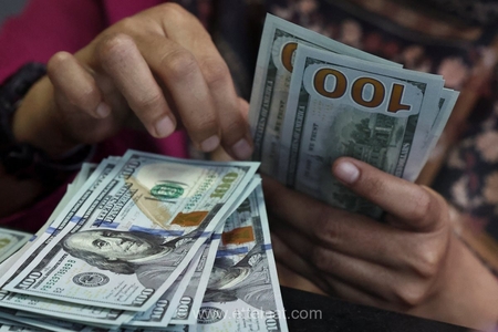 دلار در گرداب تردیدهای سیاسی؛ نوسان قیمت اسکناس آمریکایی در مرز ۱۹۰ هزار تومان در اول مرداد