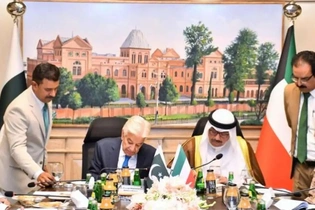 پاکستان و کویت توافقنامه همکاری دفاعی امضا کردند