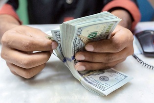 واکنش همتی به نوسانات دلار: مداخله قاطع بانک مرکزی در بازار