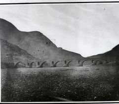 نمایی از پل منجیل در دوران قاجار