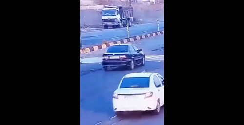 تصادف تیبا و کامیون در لاهیجان؛ نجات معجزه‌آسای راننده