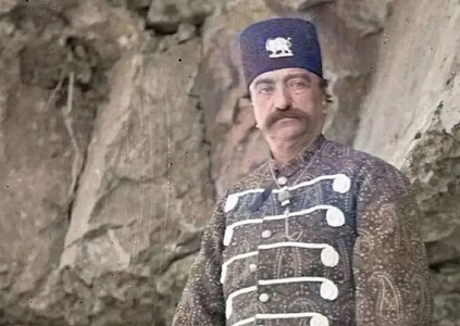 تصویر جالب از ناصرالدین‌شاه قاجار در جوانی با کلاه و پالتو
