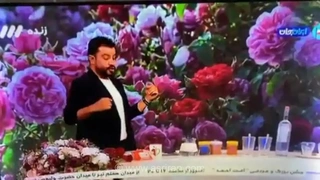 حرکت جالب مجری شبکه سه در حین پخش زنده برنامه