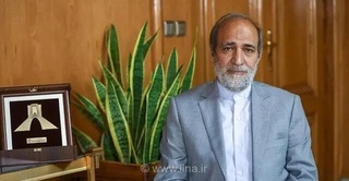 اهدای هدایای حرم امام علی(ع) به خانواده‌های آسیب‌دیده جنگ