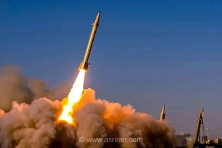 شلیک موشک‌های قدر، عماد، خیبرشکن و ذوالفقار در پاسخ به تجاوز ارتش تروریستی آمریکا