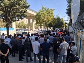 تجمع کارکنان دانشگاه علوم پزشکی کرمانشاه برای پیگیری مطالبات صنفی