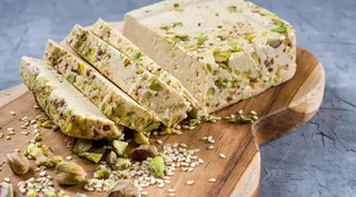 طرز تهیه حلوا شکری خانگی با ۳ ماده اولیه