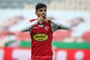 محمد عمری در دقیقه ۱۵ گل دوم پرسپولیس را به شمس‌آذر زد