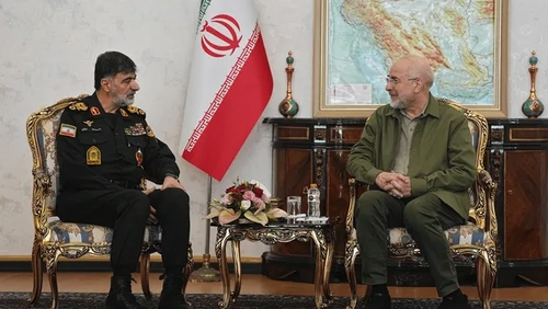 دیدار فرمانده انتظامی با رئیس مجلس؛ تاکید بر تامین نیازهای فراجا