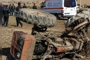 تکرار حوادث مرگبار در مزارع میانه؛ واژگونی تراکتور جان دو راننده جوان و کارگر کشاورز را گرفت