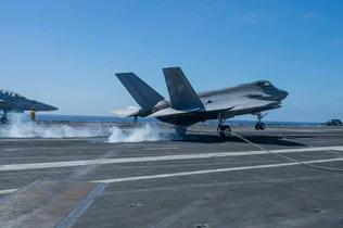 فرود تاریخی جنگنده F-35C روی ناو آمریکایی جان اف. کندی
