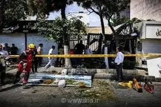 انفجار در طلافروشی مشهد؛ محبوس شدن 2 نفر زیر آوار
