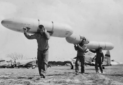 مخازن سوخت کاغذی جنگنده ها در WWII؛ ابتکاری برای غلبه بر کمبود آلومینیوم