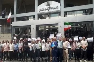 تجمع اعتراضی کارمندان دانشگاه‌های سراسر کشور مقابل وزارت علوم در اعتراض به وضعیت معیشتی و ساختار اداری