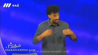 ویدیو| حرکات عجیب رامین رضاییان در پخش زنده: این لباس‌ها ایرانی است/ ببینید گردنبند و ساعت ندارم/ باور کنید فقر کشیدم!