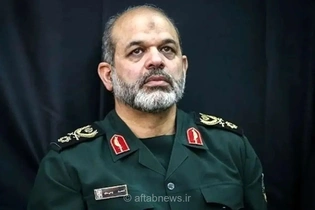 عکس | سردار وحیدی در مراسم اقامه نماز بر پیکر رهبر شهید