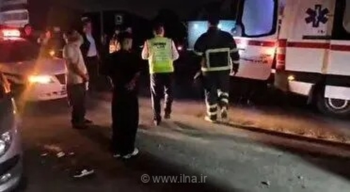تصادف شدید در جاده انزلی؛ مصدومیت چهار نفر و تلاش آتش‌نشانان برای نجات