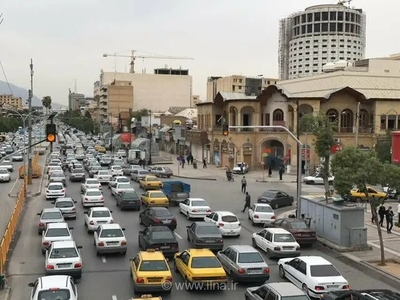 ترافیک شیراز با خیابان‌سازی حل نمی‌شود/ تمرکززدایی، راهکار اصلی کاهش بار ترافیکی