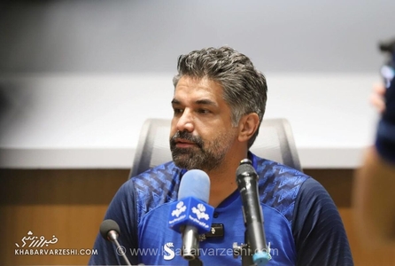 پیروز قربانی: فدراسیون فوتبال به جای تهدید، با آلومینیوم اراک تعامل کند