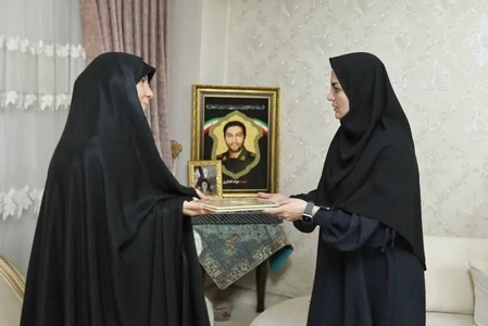 دیدار دبیرکل نهاد کتابخانه‌ها با خانواده شهید جواد افشاری