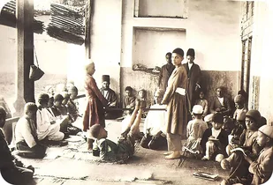 مکتب‌خانه در تهران قدیم: آموزش با چوب و شهریه متفاوت