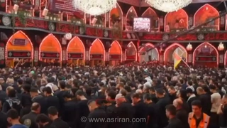 لحظاتی از اقامه نماز بر رهبر شهید در کربلا