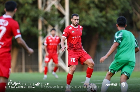 حاشیه برای اورونوف در پرسپولیس؛ ملی‌پوش ازبک قبل از تعویض به دنبال ماساژ بود!
