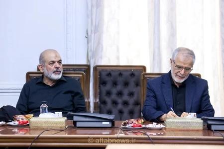 عکس | حضور سردار وحیدی، فرمانده سپاه در جلسه ستاد برگزاری تشییع رهبر شهید