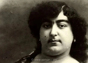 تصویری دیده نشده از تاج‌السلطنه، دختر ناصرالدین شاه قاجار با لباسی اروپایی و بادبزن در دست