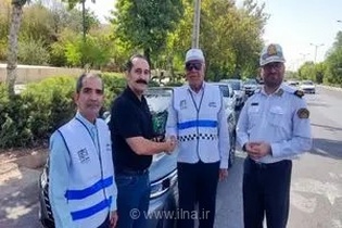 پویش «نشان مهربانی» در شیراز؛ تقدیر ویژه از رانندگان قانون‌مدار با همکاری پلیس راهور و خیرین شهرساز