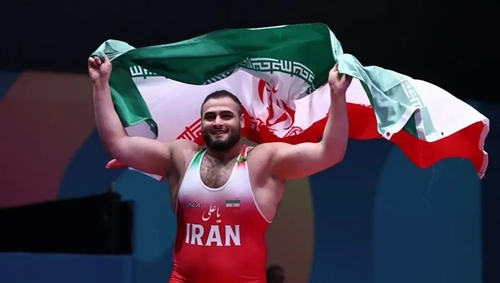 فردین هدایتی قهرمان کشتی فرنگی جهان شد