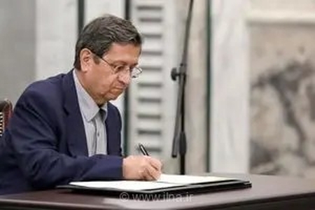 انتقاد همتی از مواضع متناقض آمریکا