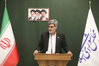 انتقاد تند نماینده مجلس از فروش ۱۰ هزار دلار به هر ایرانی؛ آتش زدن خودم مقابل بانک مرکزی!