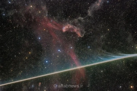 رقص نور در آسمان شب؛ تصویر خیره‌کننده ناسا از گذر پرشتاب یک شهاب‌سنگ در کنار سحابی لاسرتا