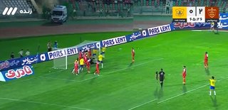 گل اول صنعت نفت به پرسپولیس در دقیقه 66؛ بحث داوری