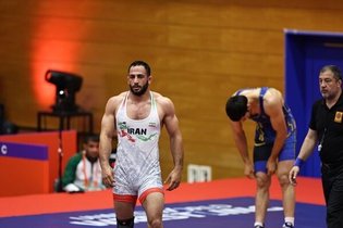 مدال طلای کشتی آزاد ۹۷ کیلوگرم به امیرعلی آذرپیرا رسید