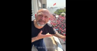شگفتی بلاگر ایتالیایی از جمعیت حاضر در خیابان‌ها