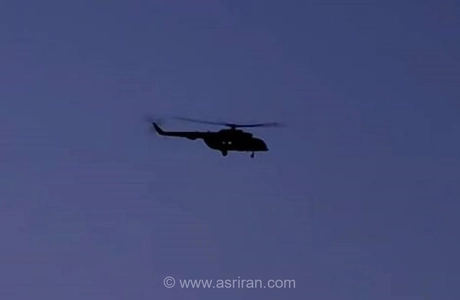 بالگرد حامل پیکر مطهر رهبر شهید انقلاب بر فراز حرم رضوی
