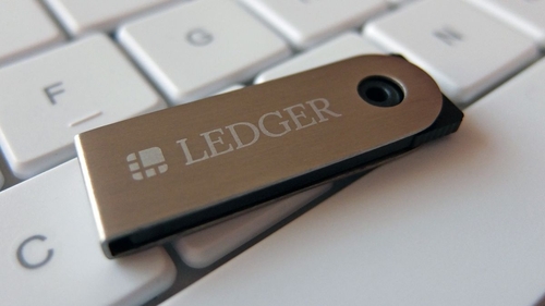 چیپ جاسوسی در دستگاه‌های Ledger، کلیدهای کیف پول را از طریق شبکه تلفن همراه ارسال می‌کرد