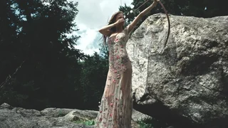 مجموعه مدی عشق و لیمون با مجموعه ‘A Court of Thorns and Roses’ همکاری می‌کند