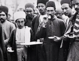 عکس نادری از خوردن هات چاکلت در تهران قاجاری