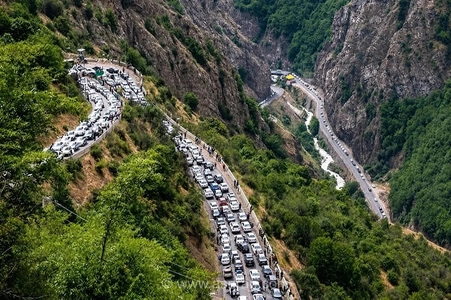 ترافیک سنگین در جاده‌های مازندران؛ کندی تردد در آزادراه و هراز