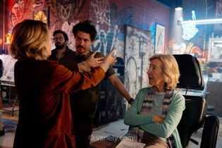 نویسنده و کارگردان «Insidious: Out of the Further» می‌داند مخاطبان می‌پرسند: «چرا هنوز این فیلم‌ها ساخته می‌شوند؟» و مصمم بود شروعی تازه داشته باشد